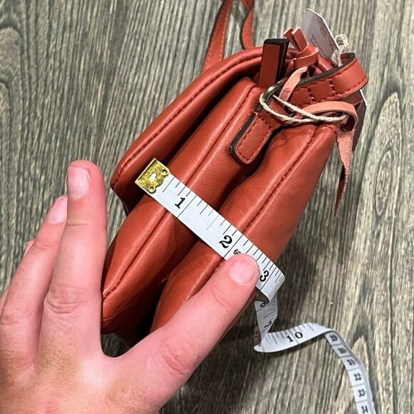 NWT Womens Genuine Leather Crossbody Bag Twist Closure Striped Interior Orange - Picture 11 of 11